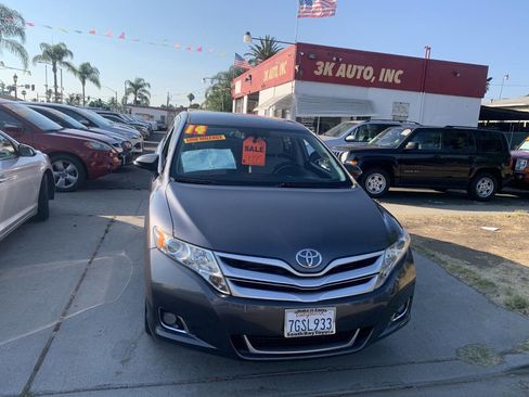 Used 2014 Toyota Venza LE image 2