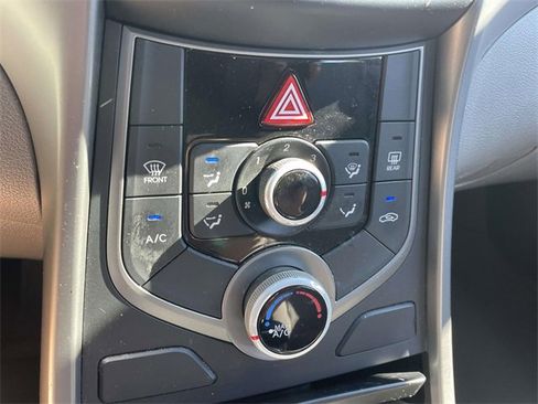 Used 2016 Hyundai Elantra SE image 20