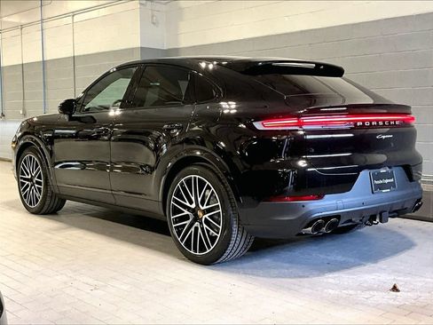 Used 2026 Porsche Cayenne E-Hybrid Coupe AWD/4WD image 3