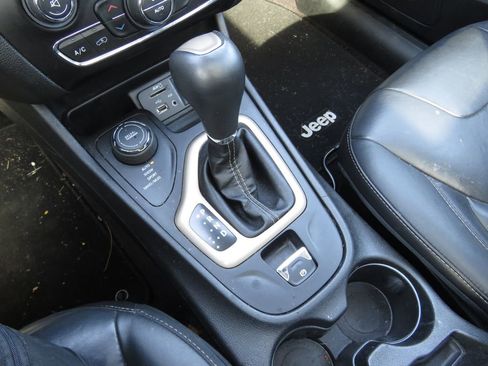 Used 2016 Jeep Cherokee Limited image 23