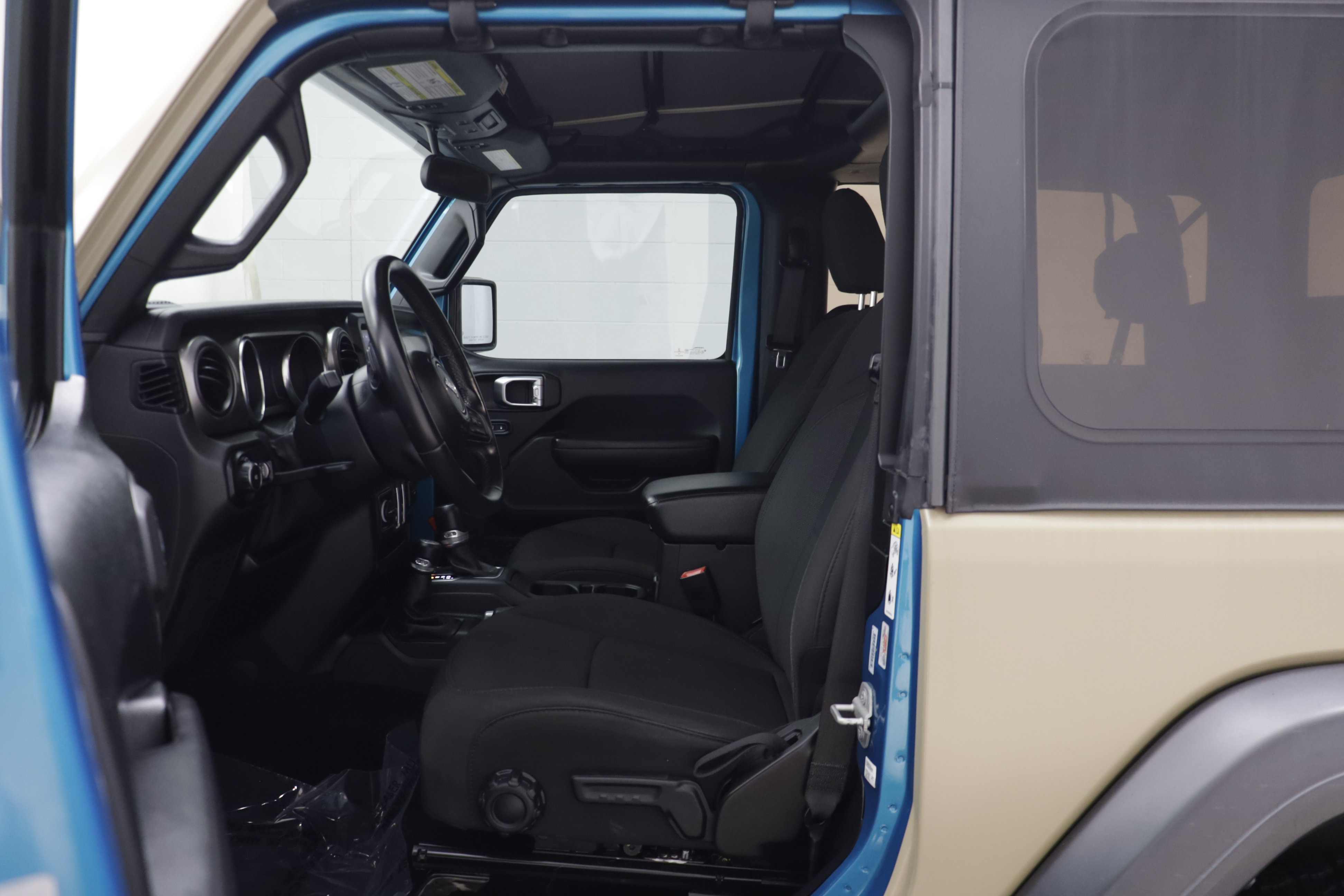Used 2019 Jeep Wrangler Sport AWD/4WD image 5