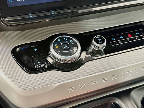 Used 2025 Ford Expedition Max Active RWD image 18