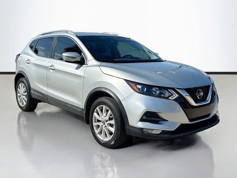 Used 2022 Nissan Rogue Sport SV image 3