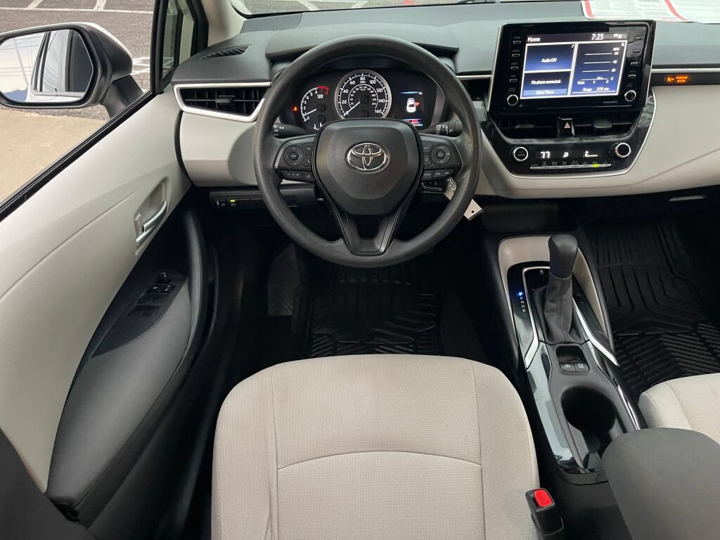 Used 2021 Toyota Corolla LE FWD image 2