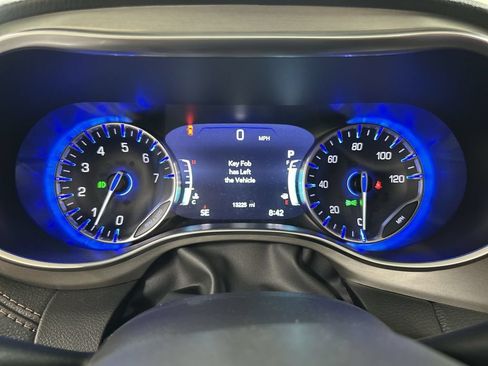 Used 2024 Chrysler Pacifica Pinnacle AWD/4WD image 13