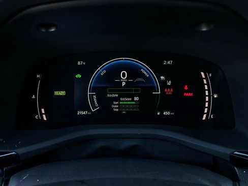 Used 2025 Toyota Camry SE image 35