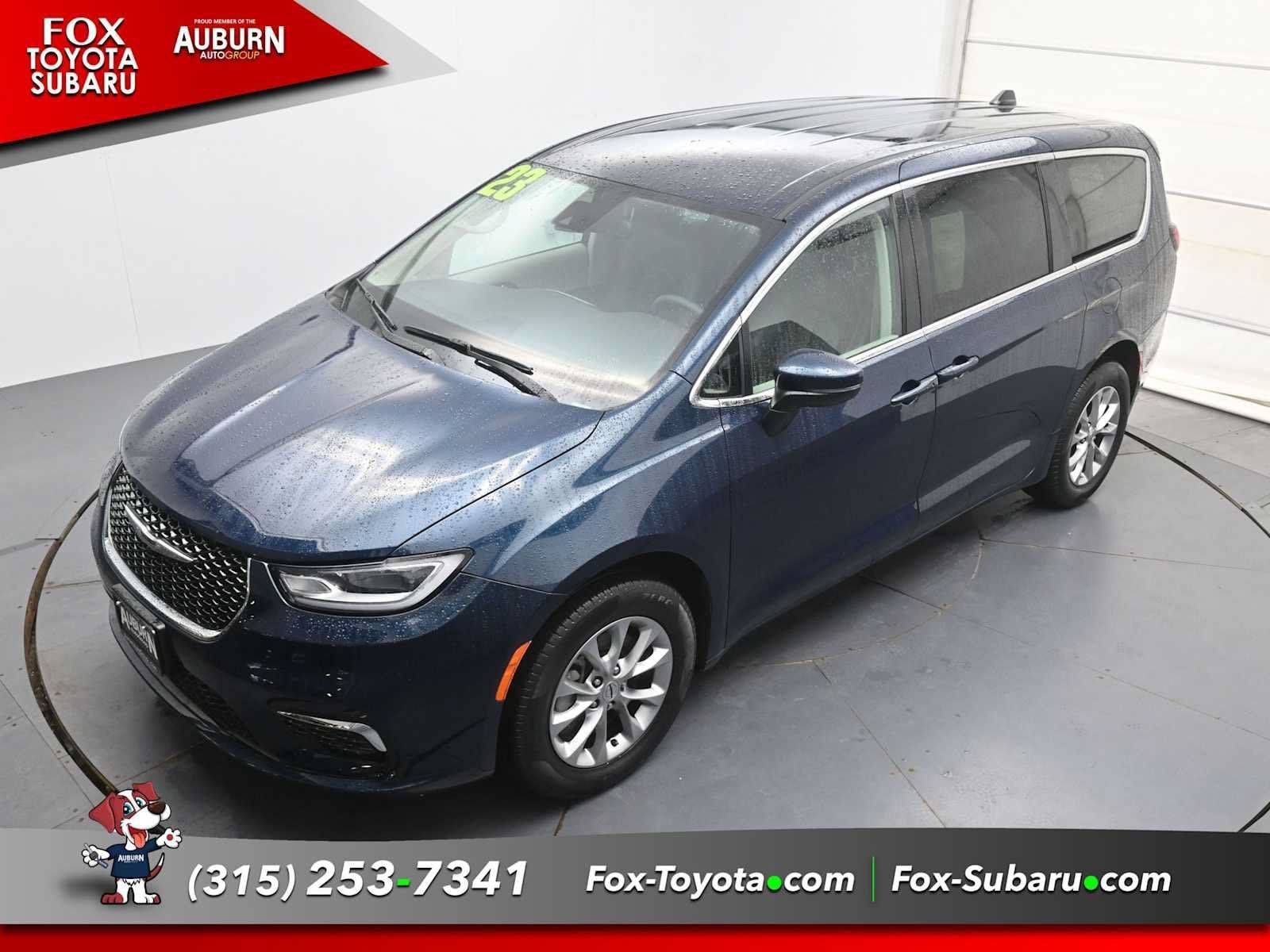 Used 2023 Chrysler Pacifica Touring-L AWD/4WD image 32