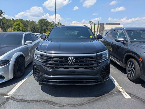 Used 2025 Volkswagen Atlas Cross Sport SEL R-Line AWD/4WD image 2