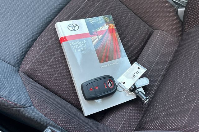 Used 2024 Toyota Corolla SE FWD image 11