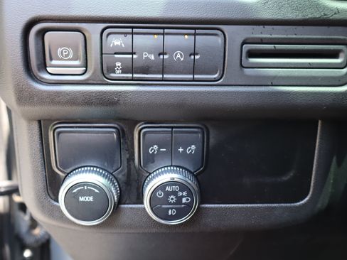 Used 2023 GMC Yukon SLT RWD image 24
