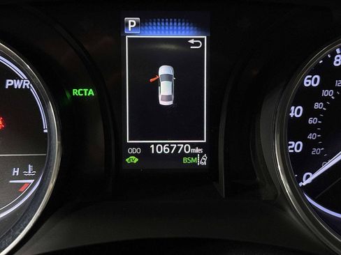 Used 2020 Toyota Camry SE w/ Sunroof Package FWD image 19