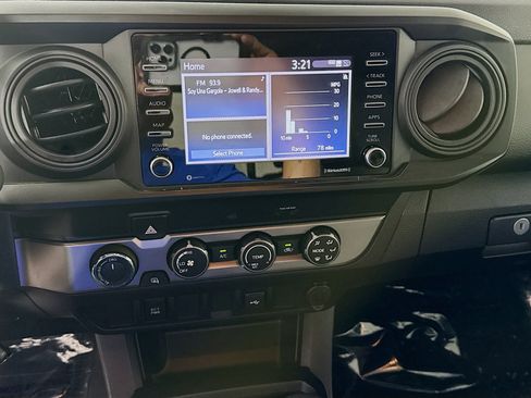 Used 2020 Toyota Tacoma SR w/ SX Package AWD/4WD image 18
