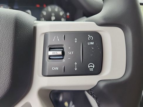New 2025 Land Rover Defender 110 X-Dynamic SE image 18