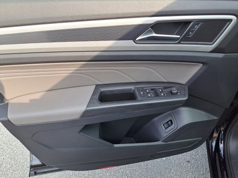 Used 2022 Volkswagen Atlas SEL R-Line image 13