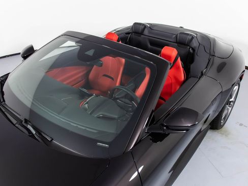 Certified 2025 Ferrari Roma Spider RWD image 33