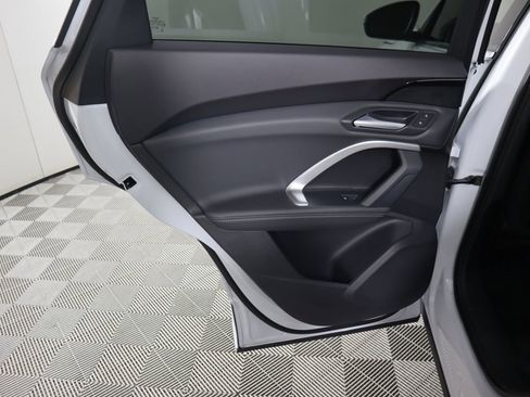 Used 2025 Audi Q5 Premium w/ Convenience Package image 28