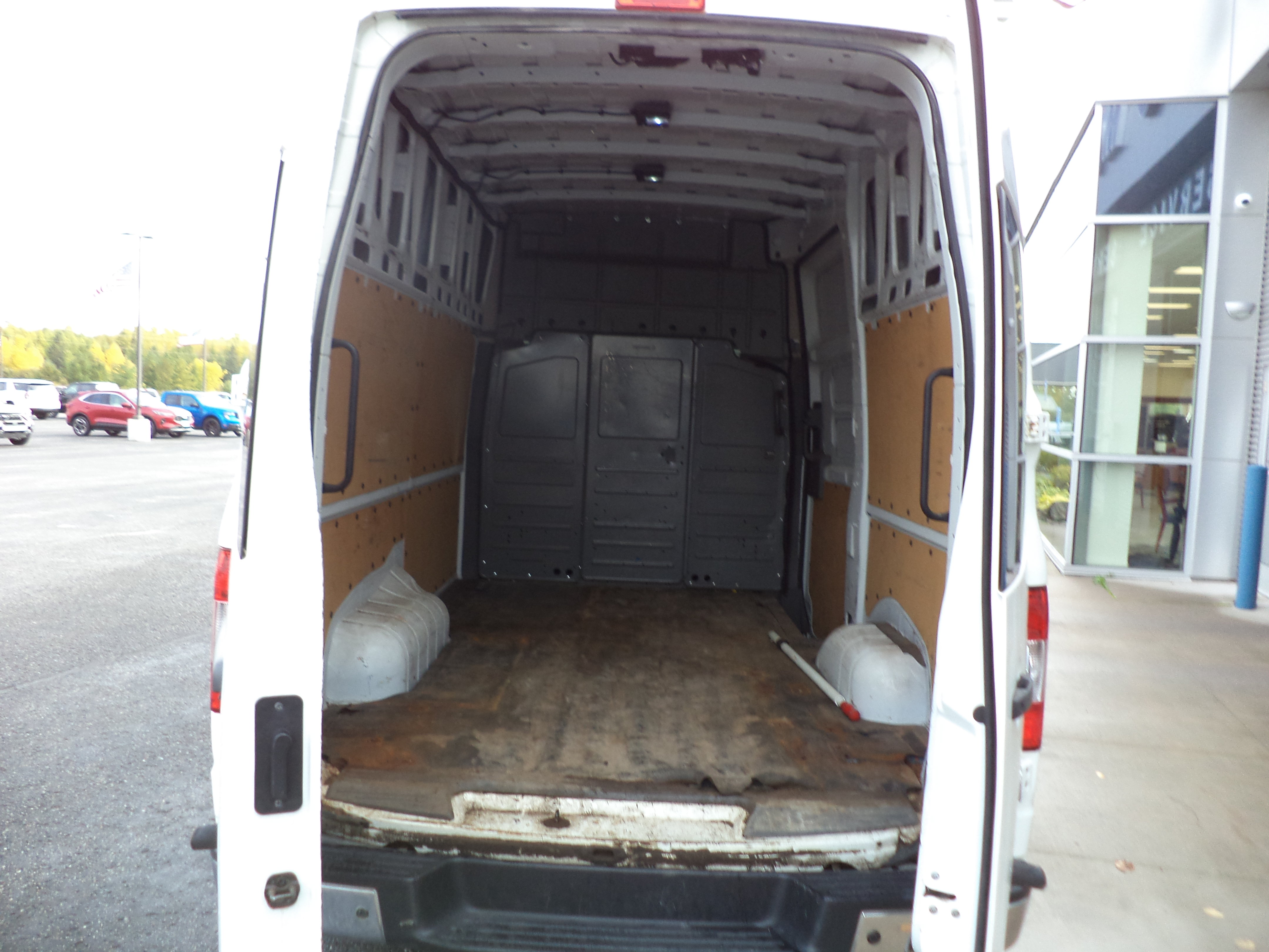 Used 2020 Nissan NV High Roof RWD image 4