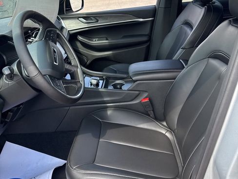 New 2025 Jeep Grand Cherokee Limited image 10