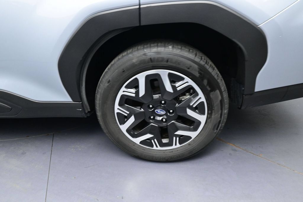 Used 2025 Subaru Forester Premium AWD/4WD image 14
