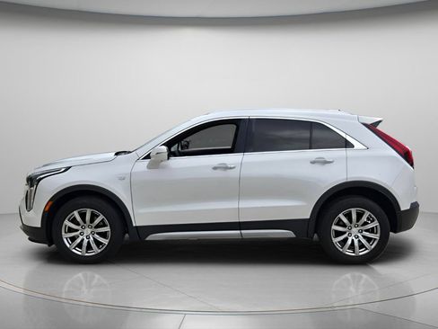 Used 2022 Cadillac XT4 Premium Luxury w/ Enhanced Visibility Package FWD image 3