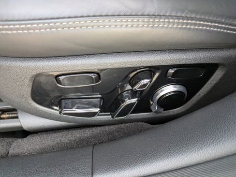 Used 2017 Genesis G90 3.3T Premium image 19