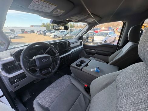 Used 2023 Ford F250 XLT image 40