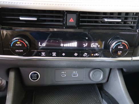 Used 2022 Nissan Rogue SV AWD/4WD image 34