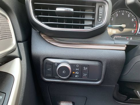 Used 2022 Ford Explorer Limited RWD image 22