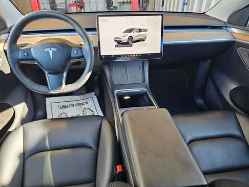 Used 2025 Tesla Model Y Long Range AWD/4WD image 17