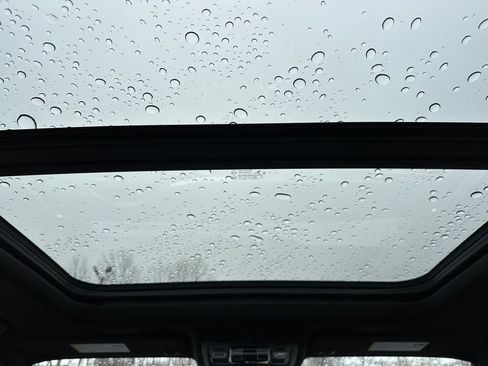 Used 2025 Cadillac Escalade Premium Luxury image 28