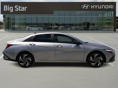 Used 2025 Hyundai Elantra Sport FWD image 5