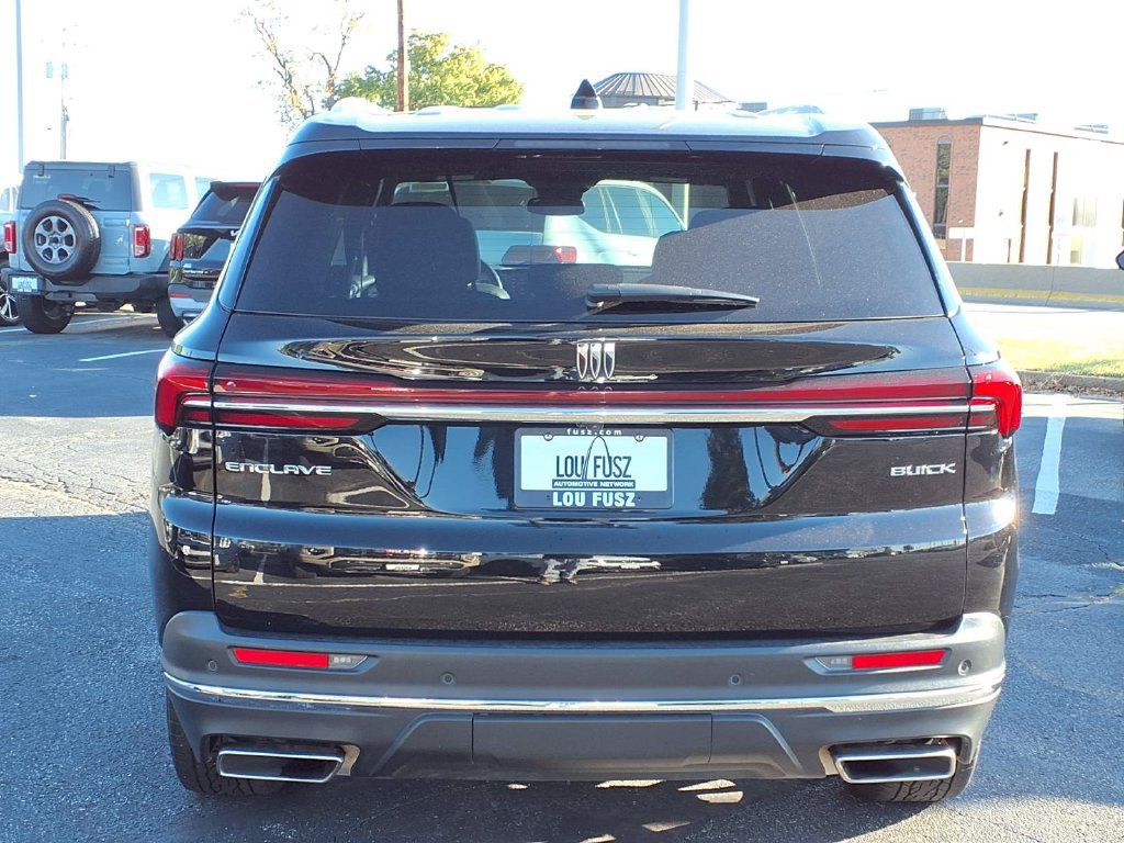 Used 2025 Buick Enclave Preferred FWD image 31