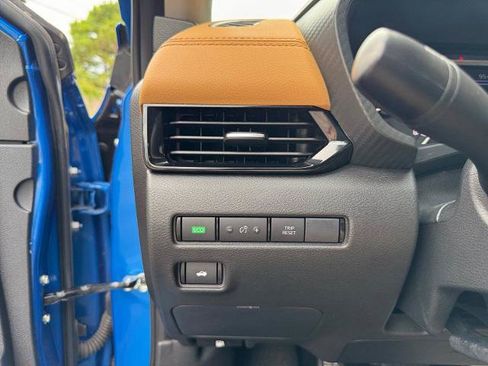 Used 2025 Nissan Sentra SV w/ SV Premium Package FWD image 21