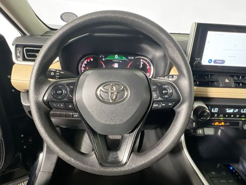 Used 2025 Toyota RAV4 XLE w/ Convenience Package FWD image 17