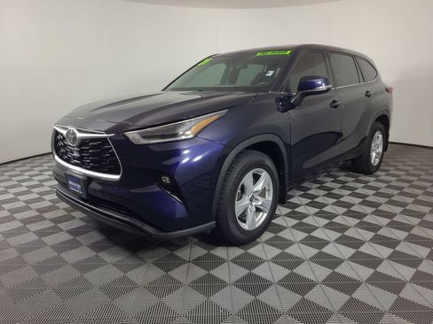 Used 2021 Toyota Highlander LE AWD/4WD image 7