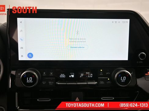 Used 2023 Toyota Highlander Bronze Edition AWD/4WD image 15