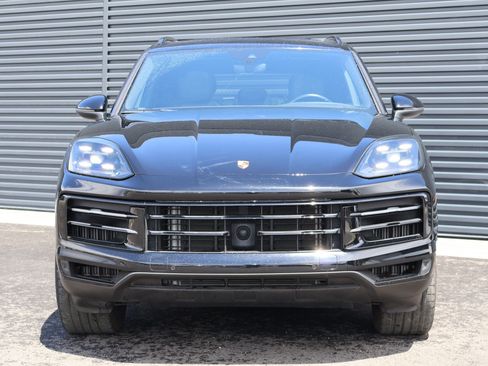 Certified 2024 Porsche Cayenne AWD/4WD image 7