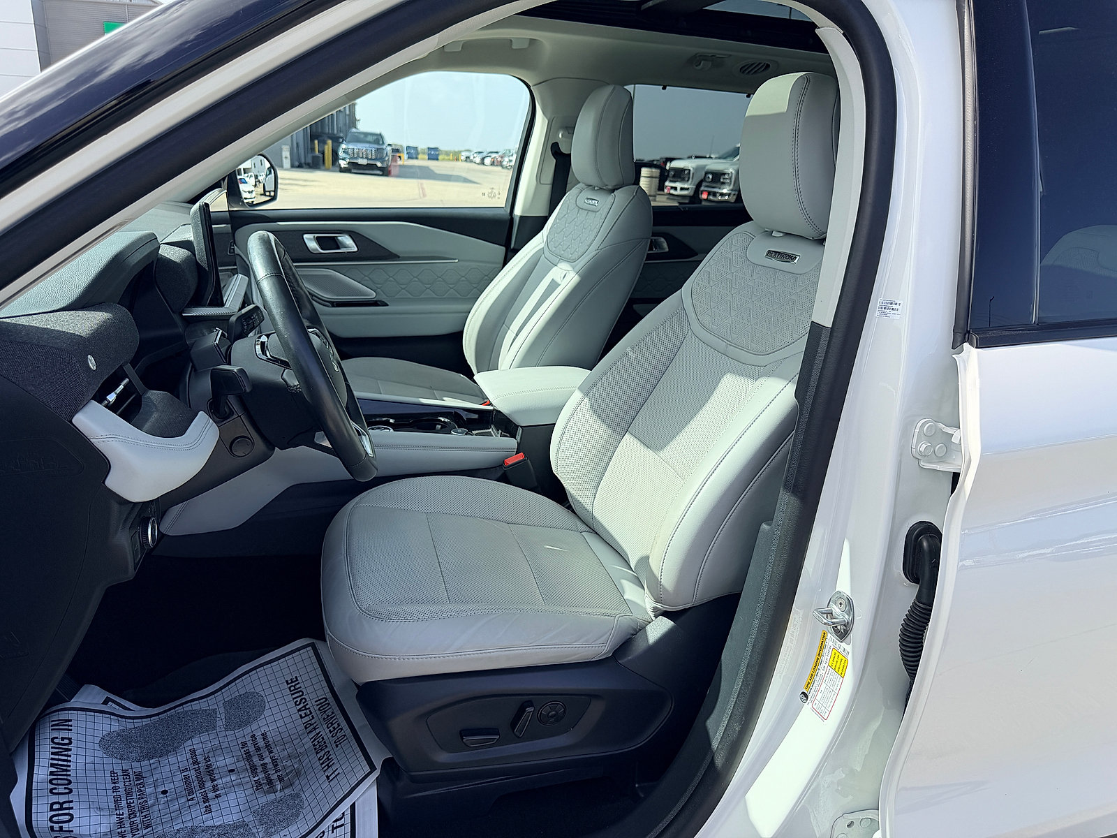 Used 2025 Ford Explorer Platinum w/ Ultimate Package AWD/4WD image 26