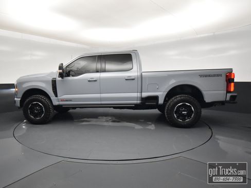 Used 2025 Ford F250 Platinum w/ Tremor Off-Road Package image 3