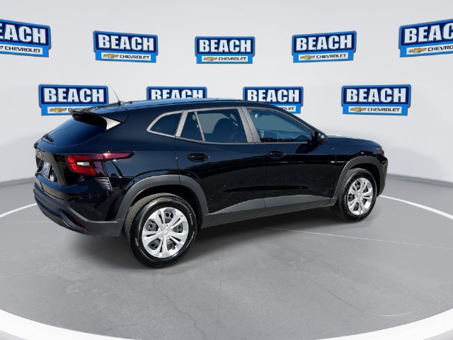 Used 2026 Chevrolet Trax LS FWD image 8