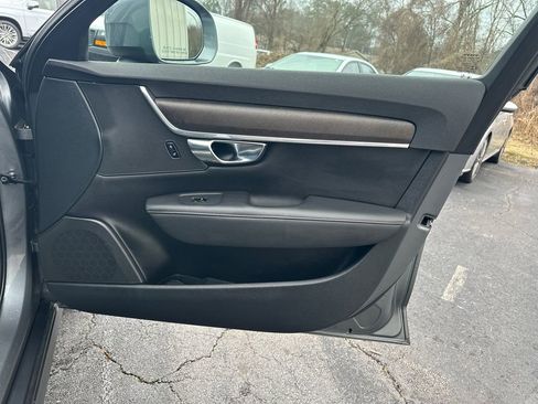 Used 2020 Volvo V90 T6 Cross Country image 15