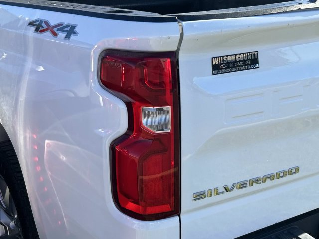 Used 2022 Chevrolet Silverado 1500 Custom w/ Safety Confidence Package AWD/4WD image 9