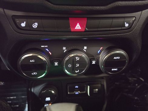 Used 2016 Jeep Renegade Limited AWD/4WD image 16