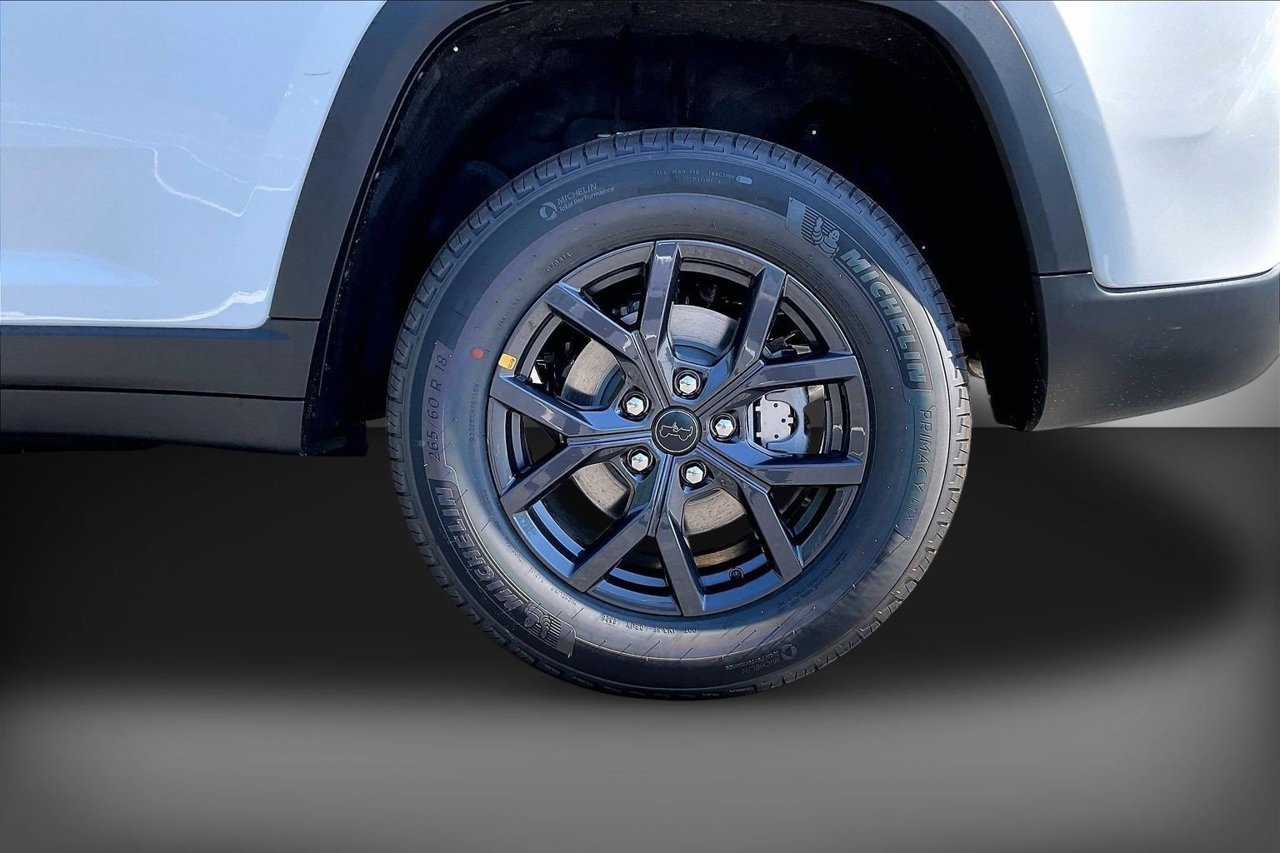New 2027 Jeep Grand Cherokee Altitude RWD image 33