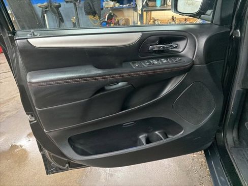 Used 2017 Dodge Grand Caravan GT image 24