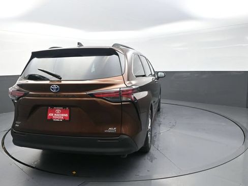 Certified 2022 Toyota Sienna XLE w/ XLE Plus Package AWD/4WD image 67