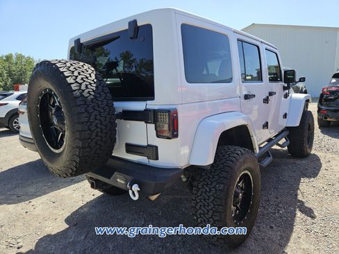 Used 2013 Jeep Wrangler Unlimited Rubicon w/ Dual Top Group AWD/4WD image 6