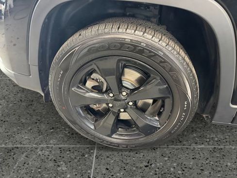 Used 2020 Jeep Cherokee Latitude Plus AWD/4WD image 24