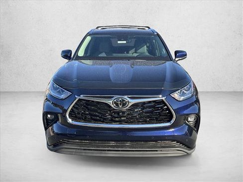 New 2025 Toyota Highlander Limited image 6
