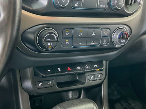 Used 2021 Chevrolet Colorado Z71 AWD/4WD image 15